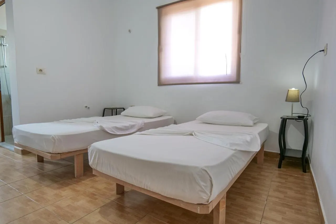 John'S Guesthouse Ksamil